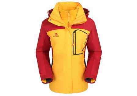 打破刻板印象 女款冲锋衣的时尚革命